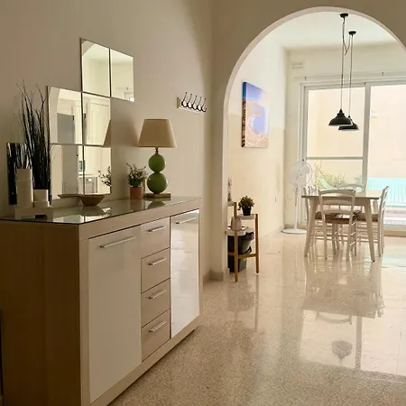 Elle's Groundfloor 아파트 *