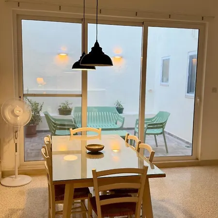 Elle's Groundfloor * Sliema